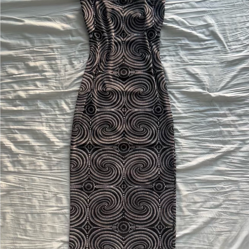 Forever 21 Black and White Swirl Midi Dress